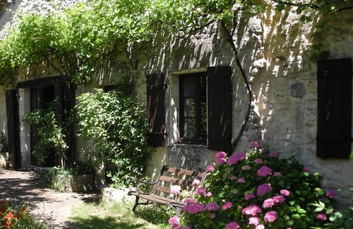 Varaignes House | romantic stone house, very quiet in the nature park