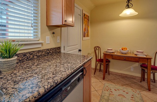 Old Bend Cottage | Romantic Stowaway. Walk Everywhere - Old Mill, Box Factory, Downtown. Quiet Bend neighborhood.