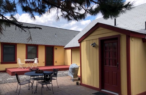 Old Bend Cottage | Romantic Stowaway. Walk Everywhere - Old Mill, Box Factory, Downtown. Quiet Bend neighborhood.