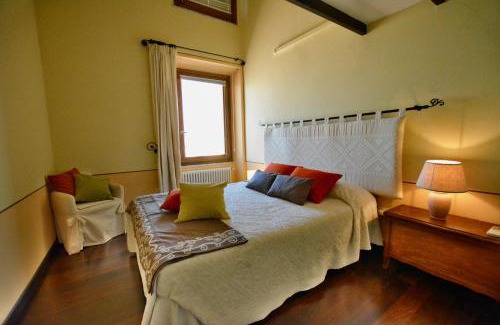 Historic Castle District Apartment | Romantic Suite Canelles