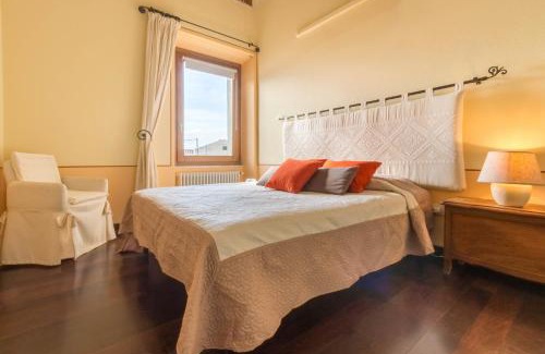 Historic Castle District Apartment | Romantic Suite Canelles