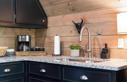 Jasper House | Romantic Sunsets Views Couples A Frame & Hot Tub