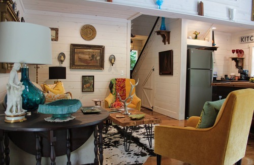 Mentone House | Romantic Tranquil Riverfront Cottage Rushing Crystal Clear Water Best Raten