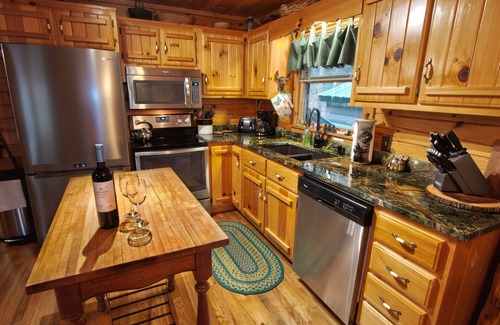Epworth Cabin | ROMANTIC TROUT FISHING CABIN - WiFi, HotTub FirePit, Blue Ridge, RiverMistCabin