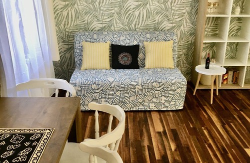Zugliget Apartment | Romantic two bedroom apartment in the hills of Budapest with private parking