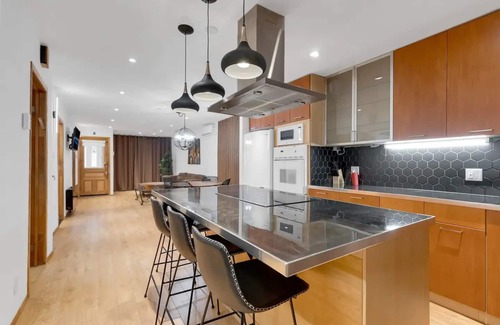 Hochelaga Apartment | Romantic urban cosy retreat located in vibrant aria & all shopping done on foot