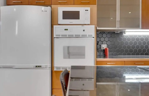 Hochelaga Apartment | Romantic urban cosy retreat located in vibrant aria & all shopping done on foot
