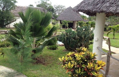 Diani Beach House | Romantic Villa Cheetah in Marula Park with cook 4 min from the beach