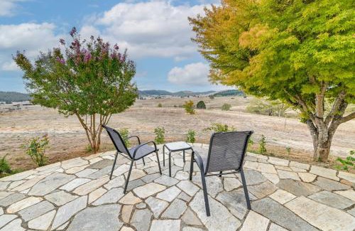 Oakland House | Romantic Vineyard Getaway in Oakland Mtn Views!