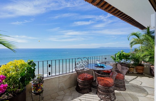 Emiliano Zapata Condo | Romantic Zone, Beachfront, Penthouse Condo
