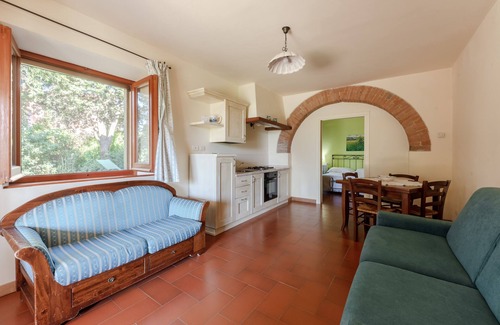 Castiglione del Lago Apartment | Romantisch Appartement met Eigen Terras met Zicht op de Tuin met Zwembad!
