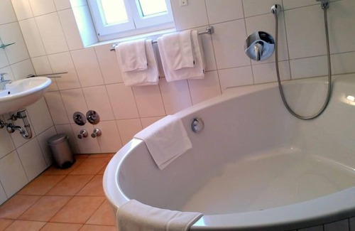 Muhr am See Apartment | Romantische Ferienwohnung (40qm) mit Doppelbadewanne & Sternenhimmel, ruhige Lage