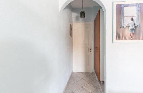 Herronisos Apartment | Romanza