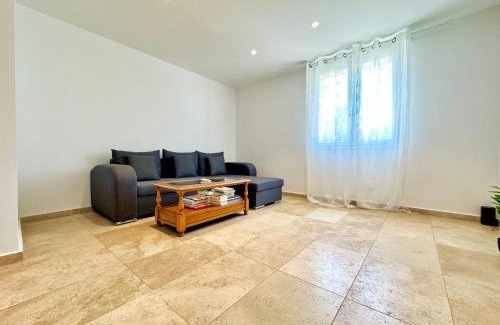 Saint-Jean Apartment | Romarin Haut villa 2 bedrooms Air conditioning garden