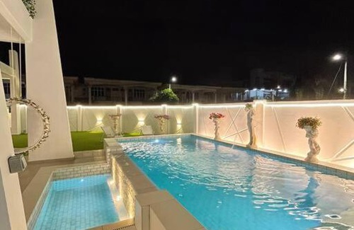 Bukit Baru Villa | RomenVilla Melaka Pool/Jaguzzi/KTV/BBQ/(16-23pax)