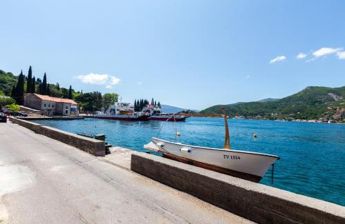 Lepetane Apartment | Romeo And Juliet Apartments