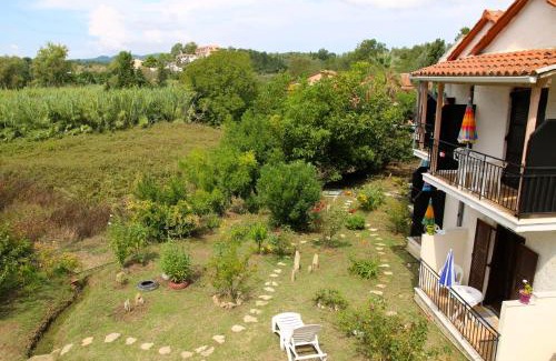Marathias Apartment | Romeo & Juliet