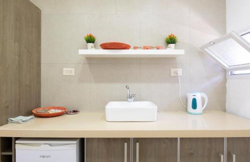Haifa Apartment | ROMSUITES - German colony main street, Bahai gardens, City Centr