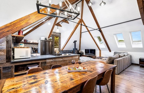 Oakdale Apartment | Roof Deck - Parking - 5 Min Downtown