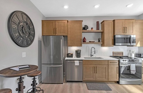 Porter Heights House | Roof Deck|Pet Friendly|E.Nash