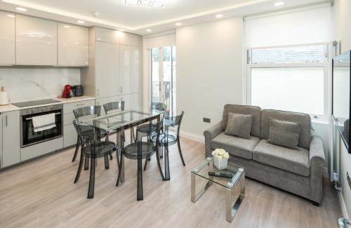 South Kensington Apartment | Roof Haven at Kensington Mews