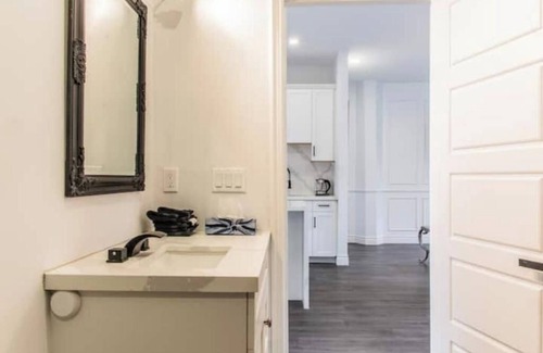 Windsor Apartment | ROOF TOP 2-Bedroom PentHouse with Roof Top Patio with BBQ