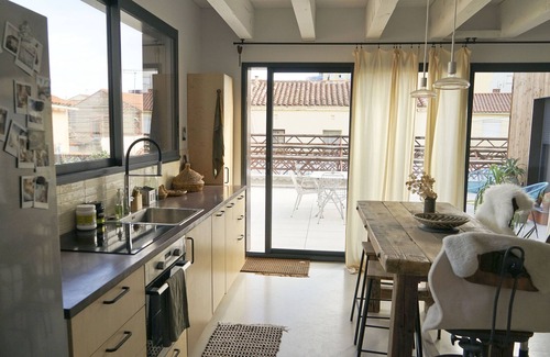 Saint-Assiscle Apartment | Roof-top artist apartment