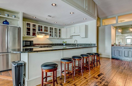 Historic District - North Condo | Roof Top Deck With Views of the Savannah River!