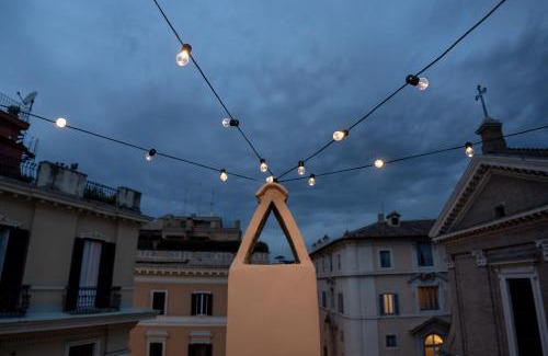 Rione III Colonna Apartment | RoofRhome