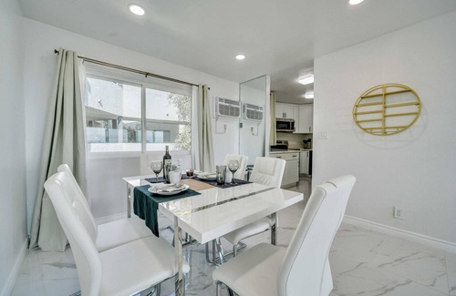 West Hollywood Condo | Rooftop 2-bedroom apartment in heart of West Hollywood with skyline view