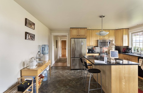 Monroe House | Rooftop Aerie - Amazing views, private, immaculate and comfortable home