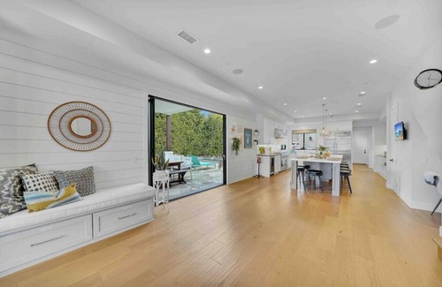 Huntington Beach House | Rooftop Air Show Viewing/2 min walk to beach/private pool