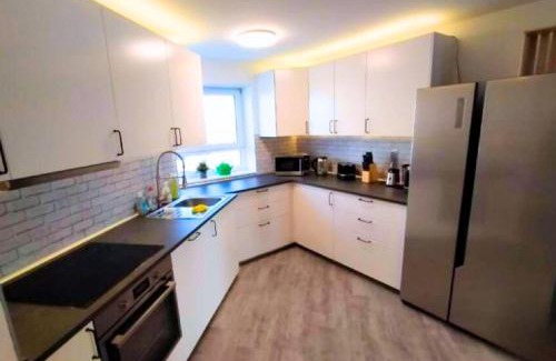 Soflingen Apartment | Rooftop Apartments - Doppelzimmer Deluxe in Gemeinschaftsunterkunft Weinberg R3