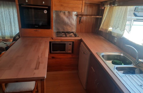 Umraniye Apartment | Rooftop authentic close to metro