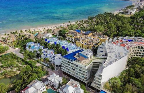 Gonzalo Guerrero Apartment | Rooftop Bliss, Steps from Playas Best Beach