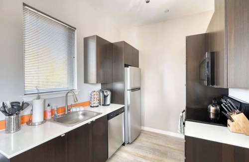 Hosford-Abernethy Apartment | Rooftop Deck City Views Hawthorne 4BR