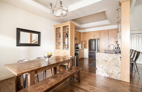 Bend Apartment | Rooftop Deck Walk to River Downtown Fire pit
