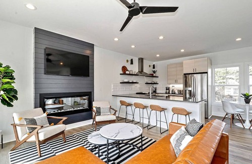 Northeast Virginia Beach House | Rooftop Deck with View of the Ocean at Pacific