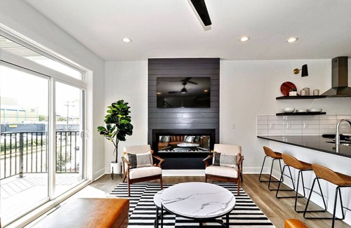 Northeast Virginia Beach House | Rooftop Deck with View of the Ocean at Pacific