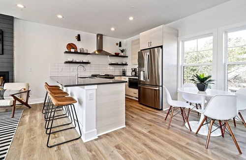 Northeast Virginia Beach House | Rooftop Deck with View of the Ocean at Pacific