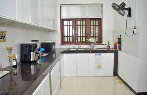 Mount Lavinia Villa | Rooftop Garden - 3 Bedrooms - Parking - 10minbeach