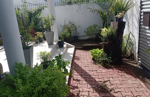 Mount Lavinia Villa | Rooftop Garden - 3 Bedrooms - Parking - 10minbeach