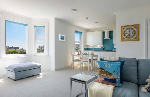 Seaton Apartment | Rooftop Hideaway - Central Coastal Flat. With stunning Sea Views