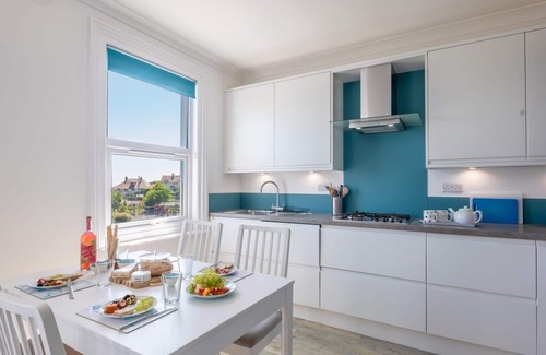 Seaton Apartment | Rooftop Hideaway - Central Coastal Flat. With stunning Sea Views
