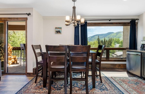 Vail Condo | Rooftop Hot Tub + Free Parking @ Renovated Condo in the Heart of Lionshead