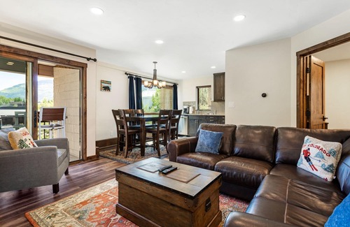 Vail Condo | Rooftop Hot Tub + Free Parking @ Renovated Condo in the Heart of Lionshead