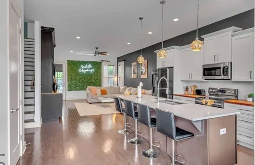 Haynes Area House | Rooftop, Large Backyard, Fire Pit, Near Downtown Nashville!