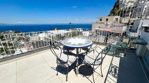 Capri Apartment | Rooftop Luxury Suite by CapriRooms