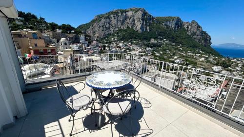 Capri Apartment | Rooftop Luxury Suite by CapriRooms