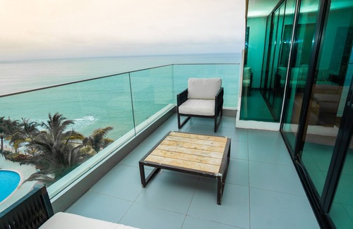 Manta Apartment | Rooftop Oceanview infinite pool. Poseidon Condo